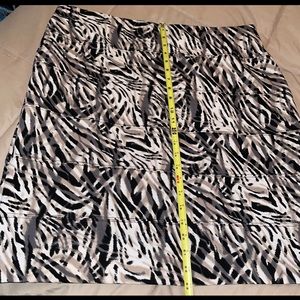 Womens Alfani XL knit skirt khaki/black print